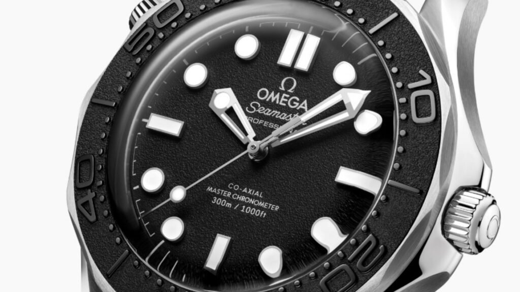 Premieră în universul 007: Omega lansează primele ceasuri Seamaster Diver 300M dedicate rivalilor lui James Bond și organizației Spectre 1